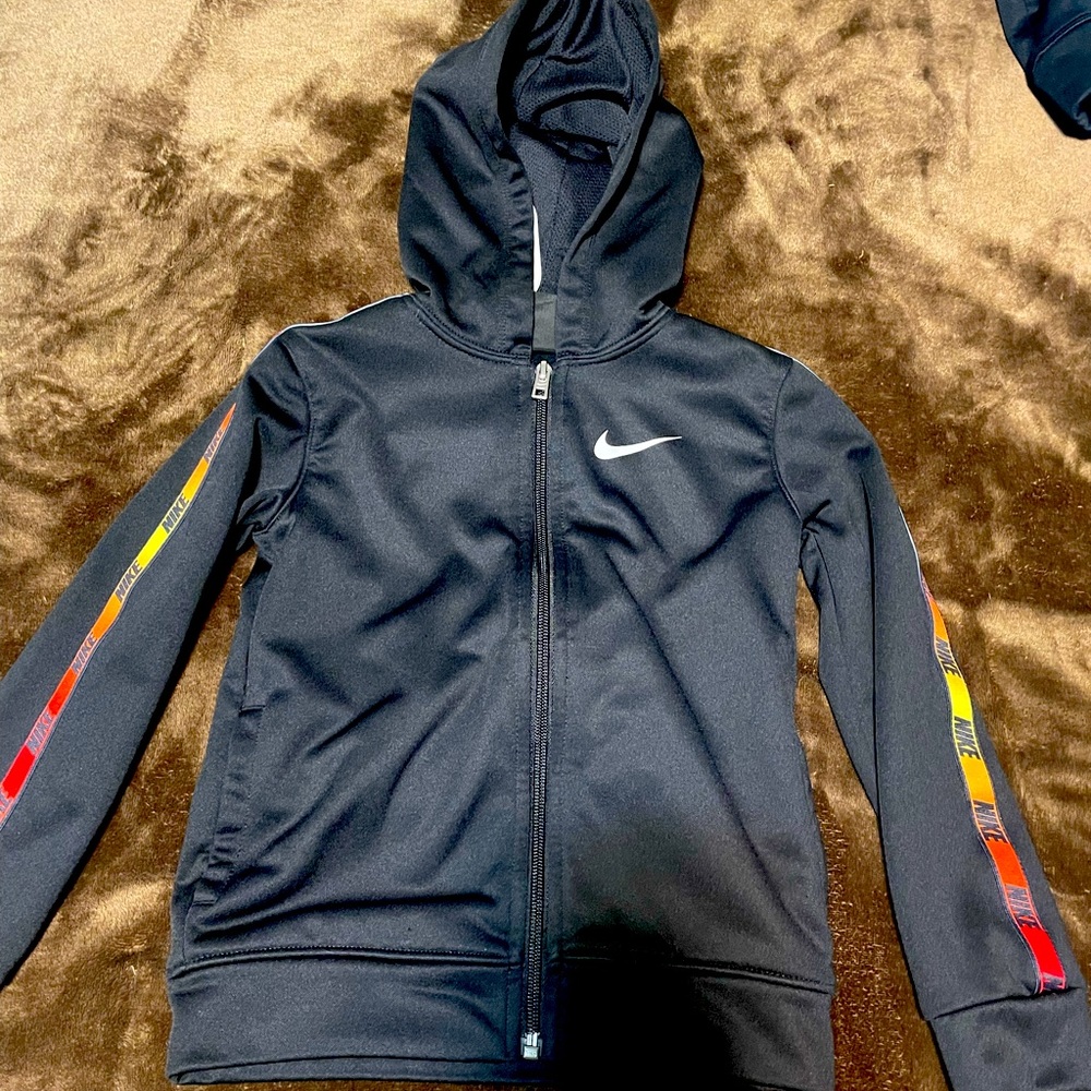 Adorable nike zip up